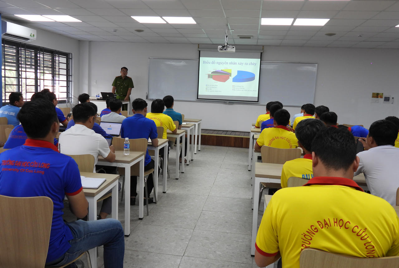 Trường Đại học Cửu Long tập huấn Nghiệp vụ Phòng cháy chữa cháy năm 2024