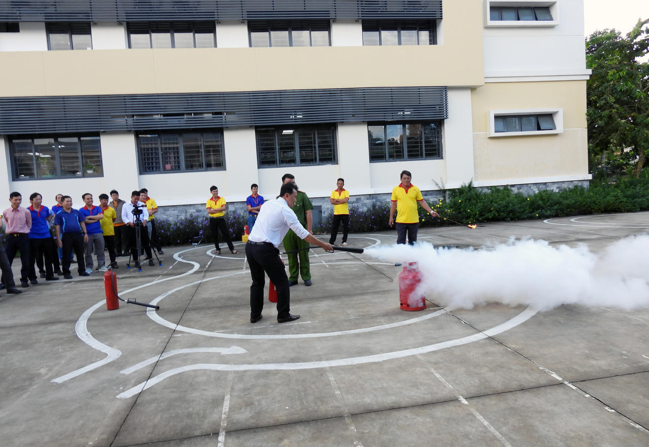 Trường Đại học Cửu Long tập huấn Nghiệp vụ Phòng cháy chữa cháy năm 2024