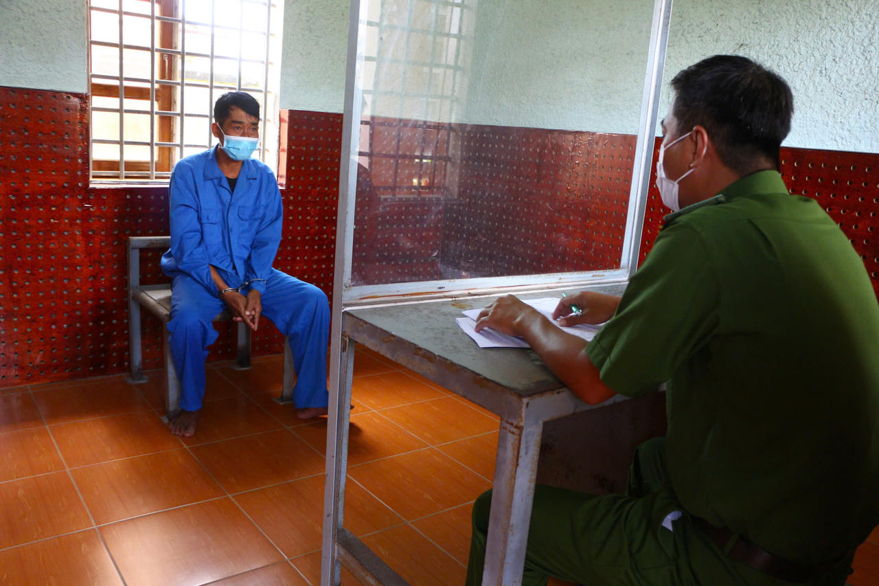 Khởi tố đối tượng đốt chết bạn nhậu