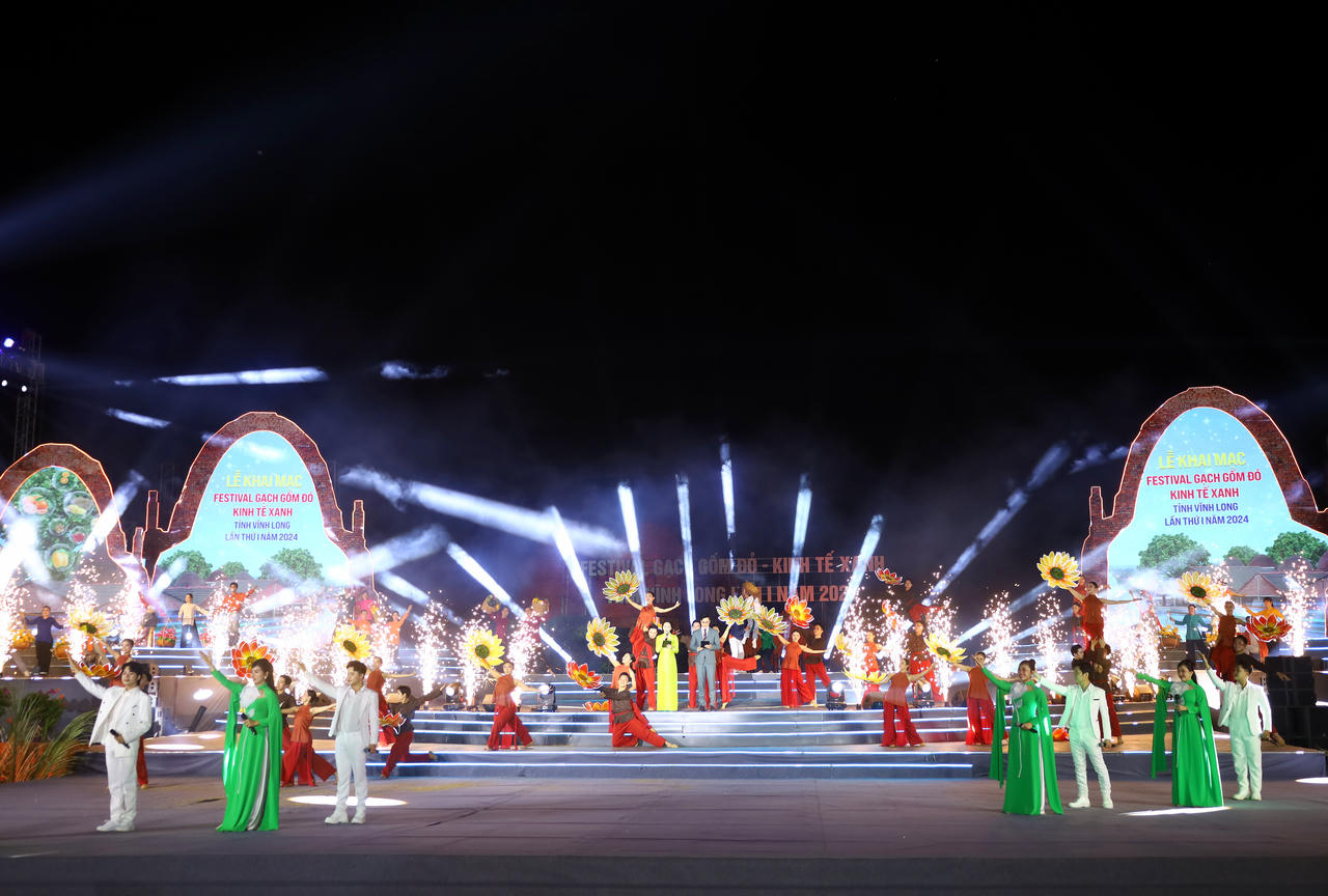 Khai mạc Festival Gạch Gốm đỏ- Kinh tế Xanh tỉnh Vĩnh Long lần I năm 2024