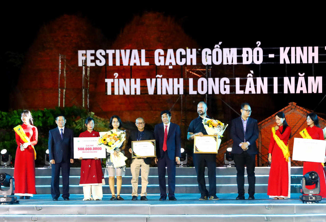 Khai mạc Festival Gạch Gốm đỏ- Kinh tế Xanh tỉnh Vĩnh Long lần I năm 2024