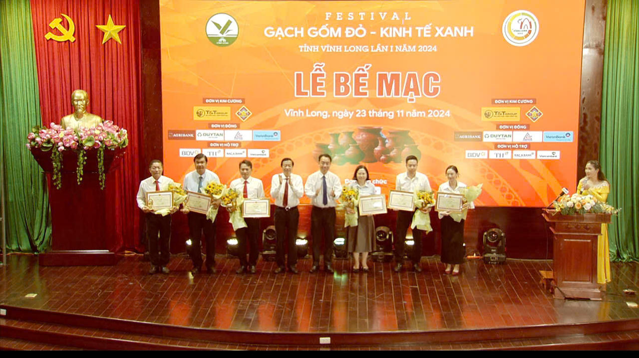 Bế mạc Festival Gạch Gốm Đỏ - Kinh tế Xanh tỉnh Vĩnh Long lần I năm 2024