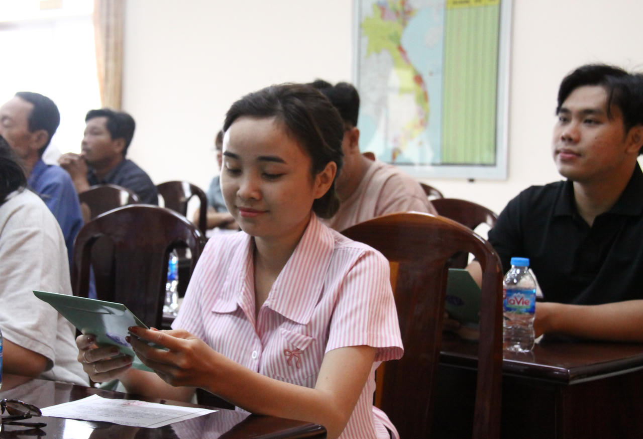 BHXH TP Cần Thơ trao tặng 230 thẻ BHYT, chung tay vì người nghèo để “không ai bị bỏ lại phía sau”