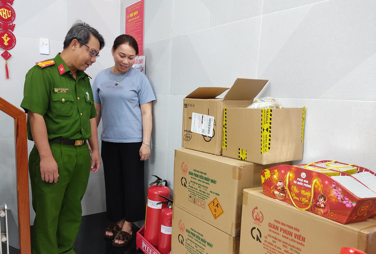 Thị trường pháo hoa Tết 'vào mùa' ở Vĩnh Long, cơ quan chức năng 'vào cuộc' phòng ngừa sớm