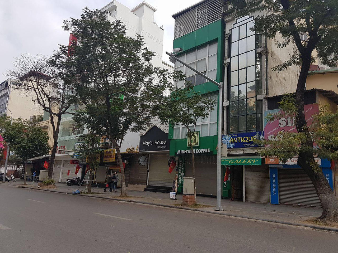 Hà Nội: Hàng quán “im lìm” ngày mùng 3 Tết