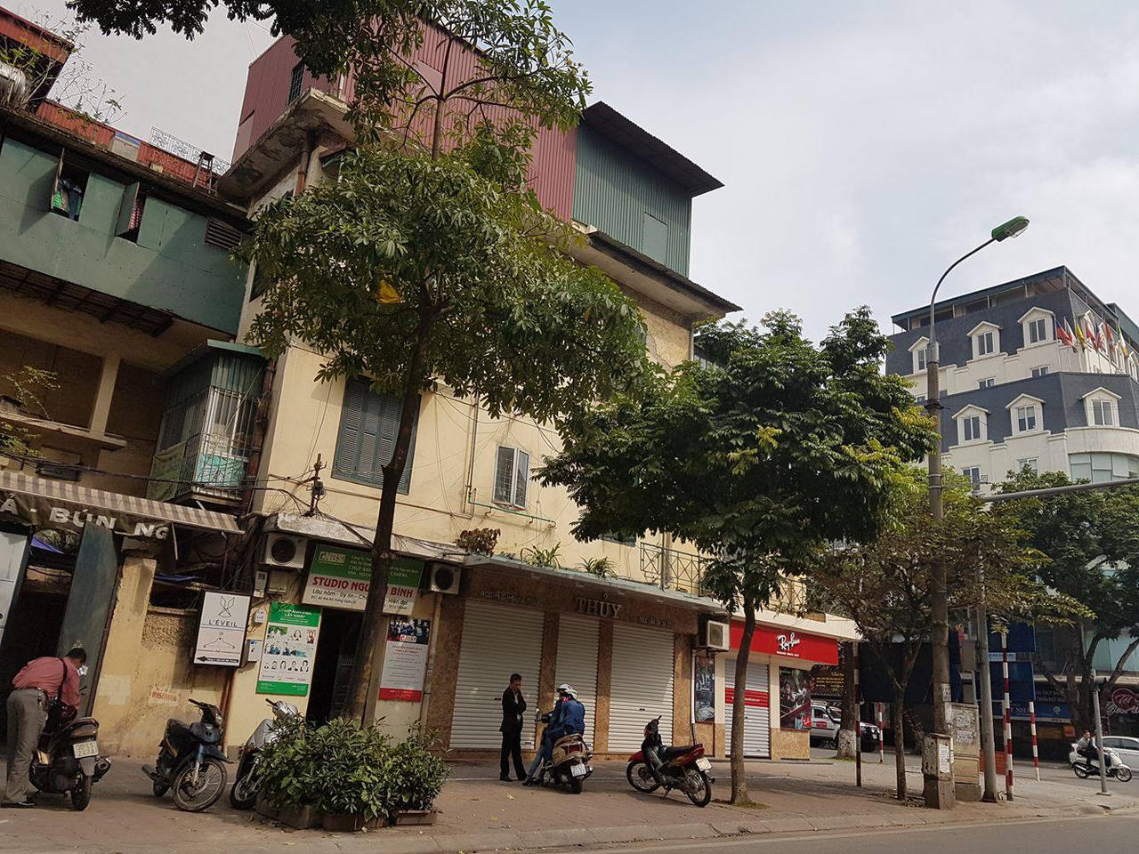 Hà Nội: Hàng quán “im lìm” ngày mùng 3 Tết