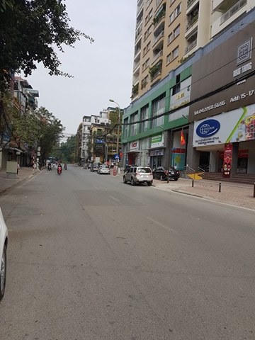 Hà Nội: Hàng quán “im lìm” ngày mùng 3 Tết