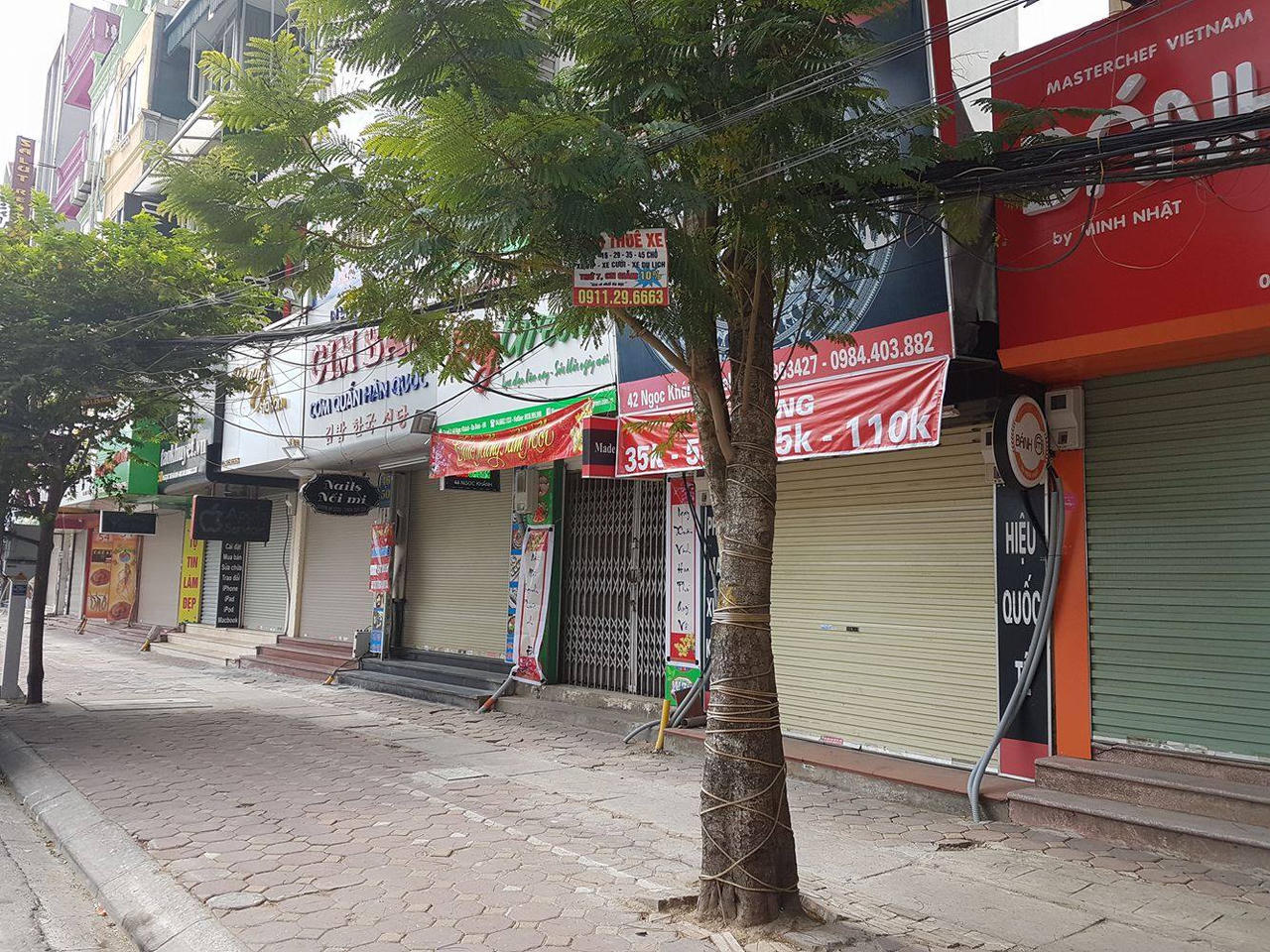 Hà Nội: Hàng quán “im lìm” ngày mùng 3 Tết