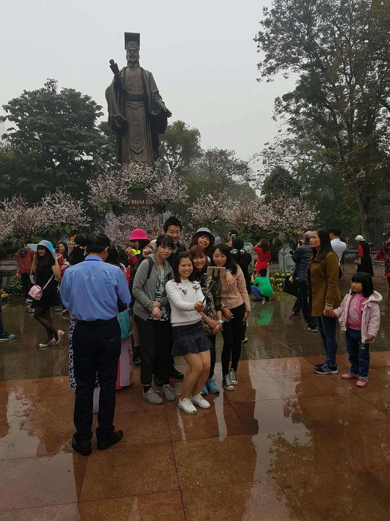 Hà Nội: Người dân thủ đô nô nức với lễ hội hoa anh đào 2017