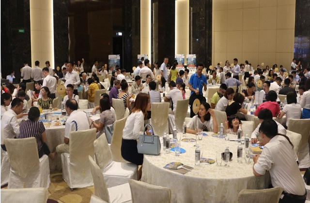 Roman Plaza “hút khách” ngày mở bán