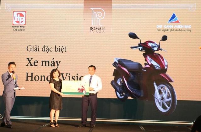 Roman Plaza “hút khách” ngày mở bán