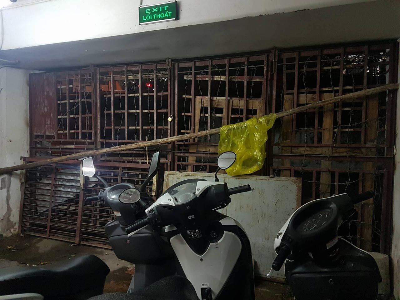 Chung cư cao cấp 15-17 Ngọc Khánh: Người dân nơm nớp sống chung với “bà hỏa”