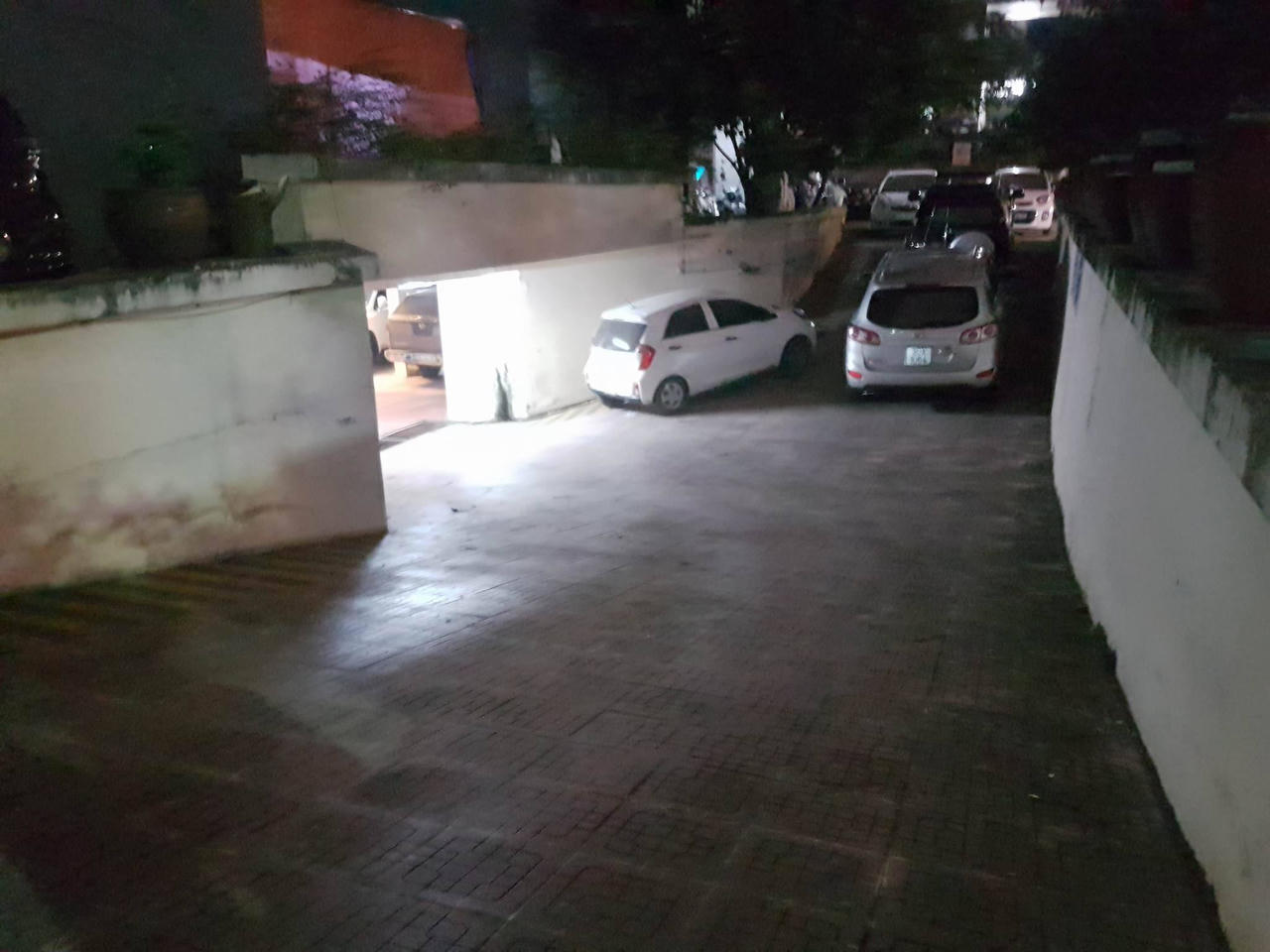 Chung cư cao cấp 15-17 Ngọc Khánh: Người dân nơm nớp sống chung với “bà hỏa”