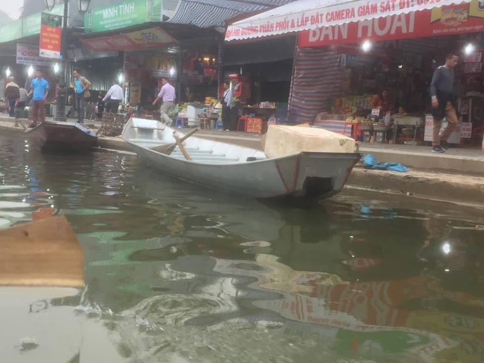 Hình ảnh phản cảm tại lễ hội Chùa Hương 2018