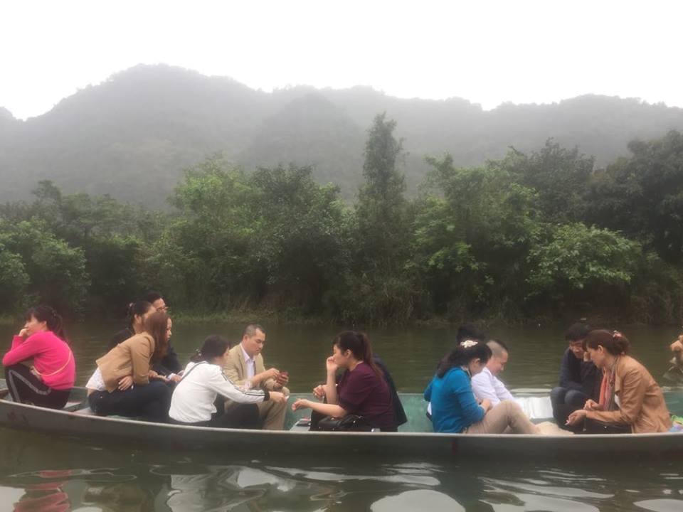 Hình ảnh phản cảm tại lễ hội Chùa Hương 2018