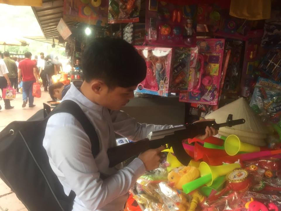 Hình ảnh phản cảm tại lễ hội Chùa Hương 2018