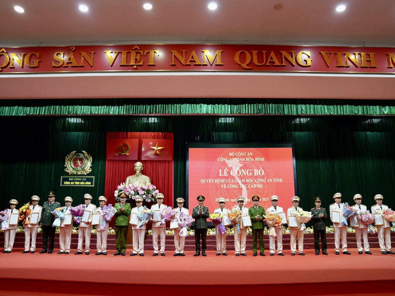 26 Đại tá, Thượng tá Công an tỉnh Hòa Bình xin nghỉ hưu trước tuổi