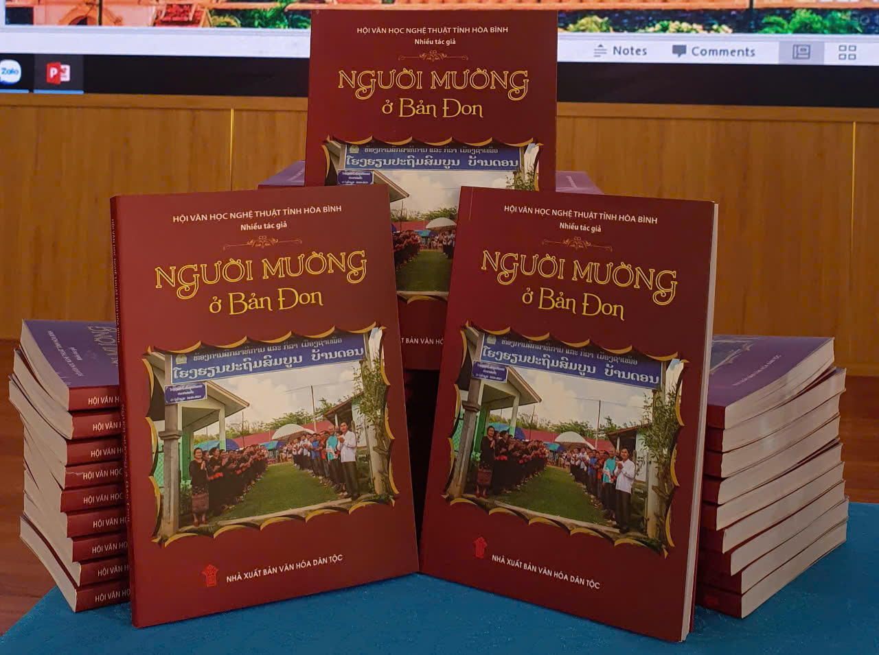 Sinh viên Lào đón Tết cổ truyền Bunpimay 2025 tại Hoà Bình 