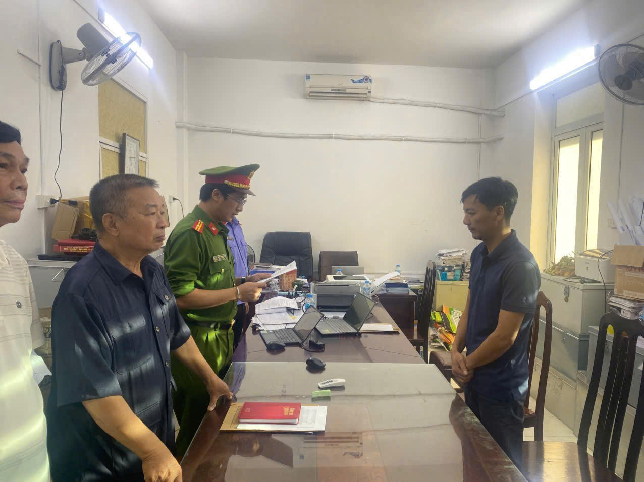 Công an Hòa Bình triệt phá đường dây sản xuất hàng nghìn tấn phân bón giả