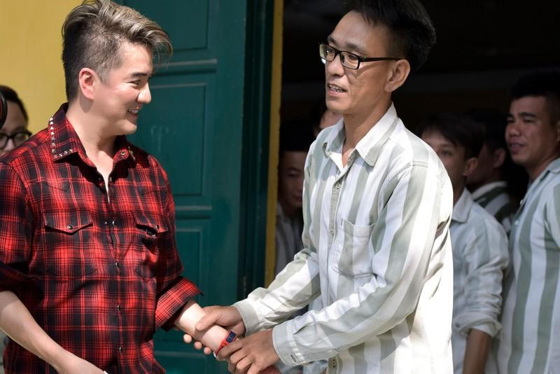 Đàm Vĩnh Hưng lần đầu lên tiếng về 'lùm xùm từ thiện' của Hoài Linh