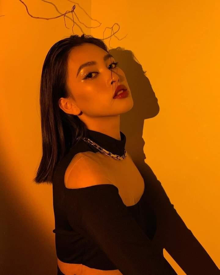 Chán sexy, Hoa hậu Tiểu Vy trở lại với hình ảnh trong veo