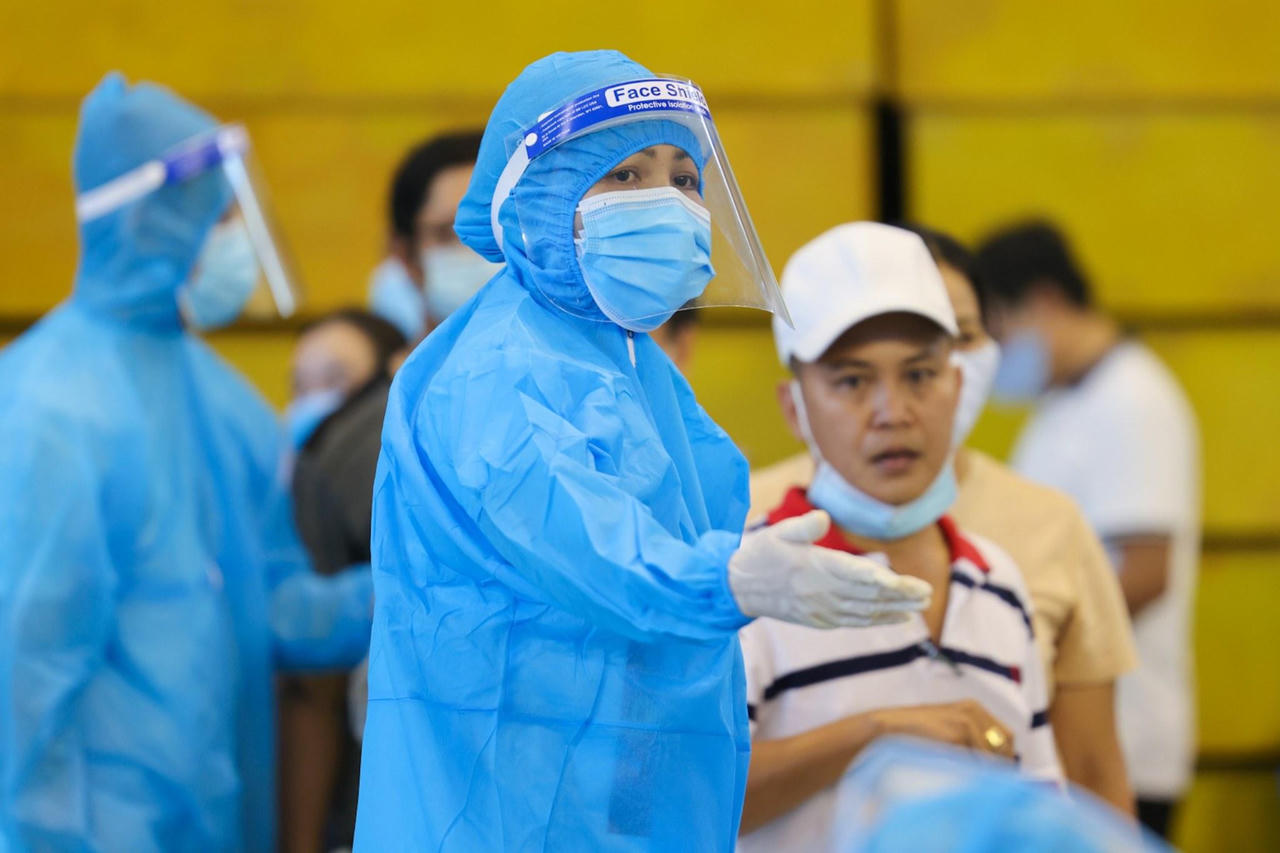 Hoa hậu Tiểu Vy, Mai Phương Thúy và dàn Á hậu tình nguyện hỗ trợ người dân tiêm vaccine phòng COVID-19