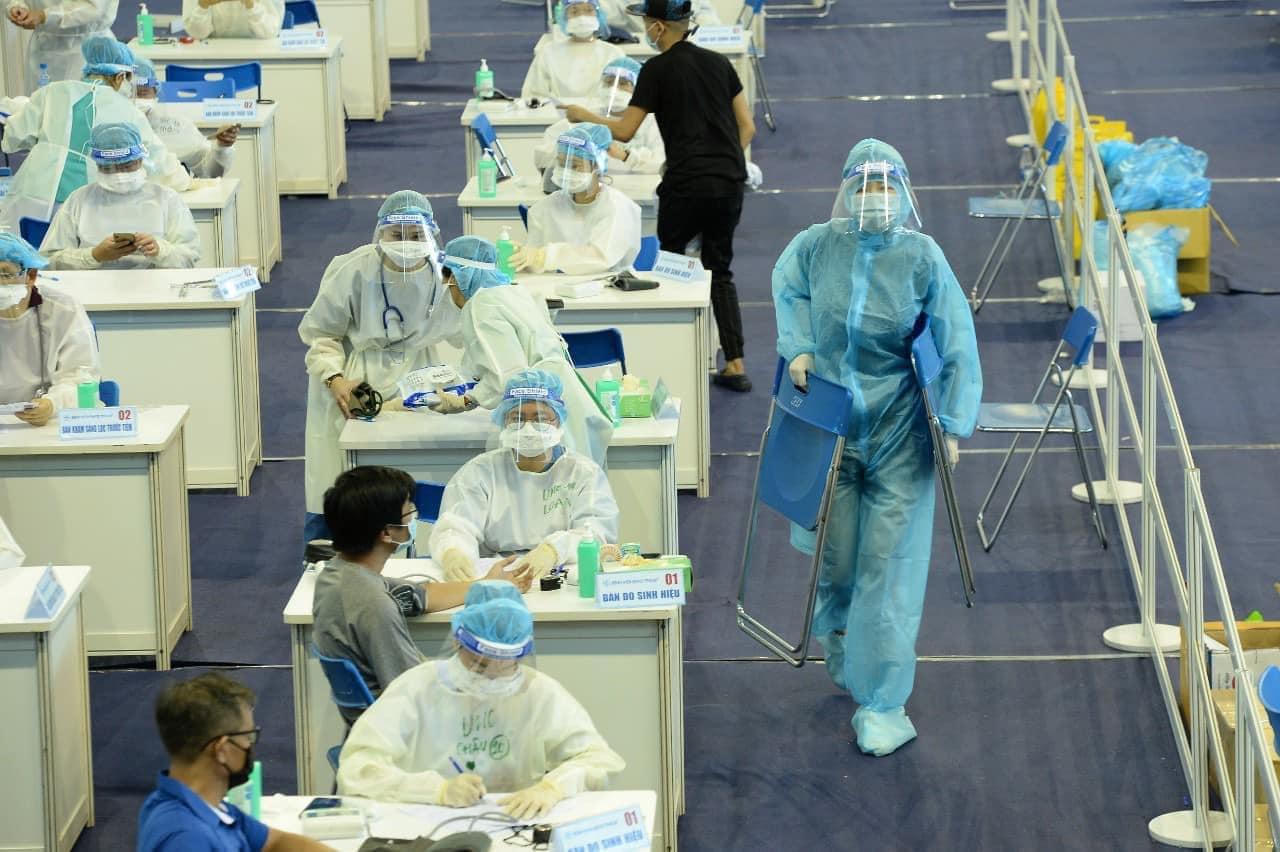 Hoa hậu Tiểu Vy, Mai Phương Thúy và dàn Á hậu tình nguyện hỗ trợ người dân tiêm vaccine phòng COVID-19