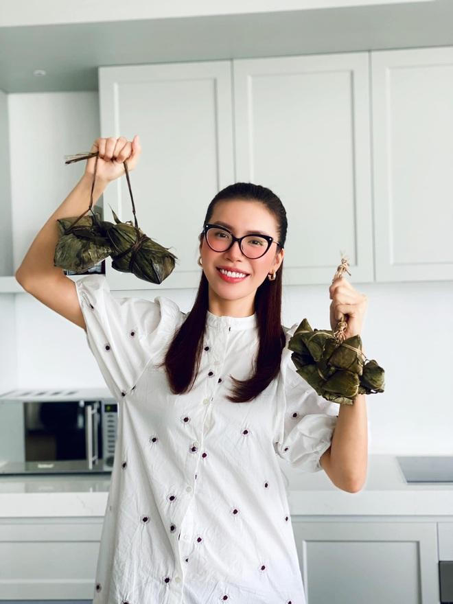 Minh Tú làm bếp, trồng cây, chăm sóc thú cưng mùa dịch