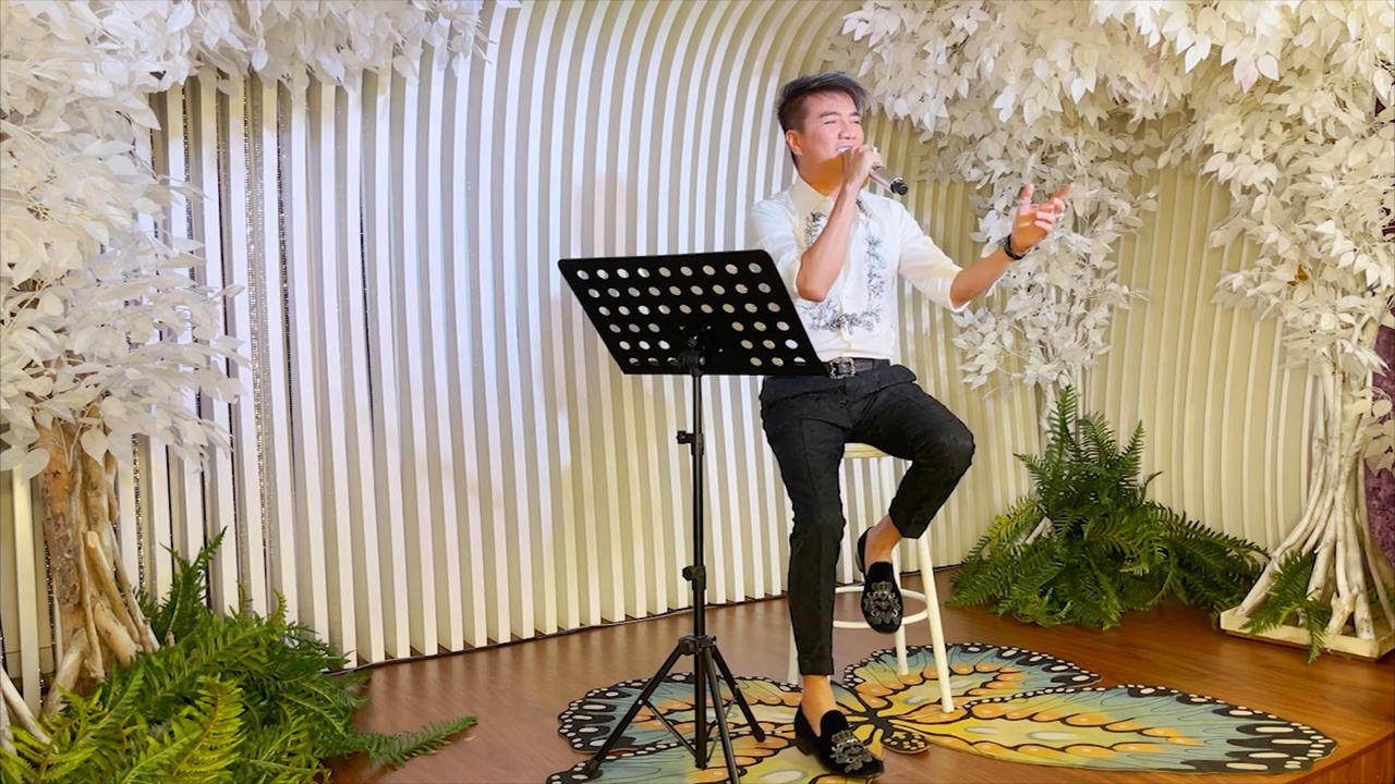 Đàm Vĩnh Hưng tự viết lời, quay MV tại nhà cổ vũ Sài Gòn chống dịch