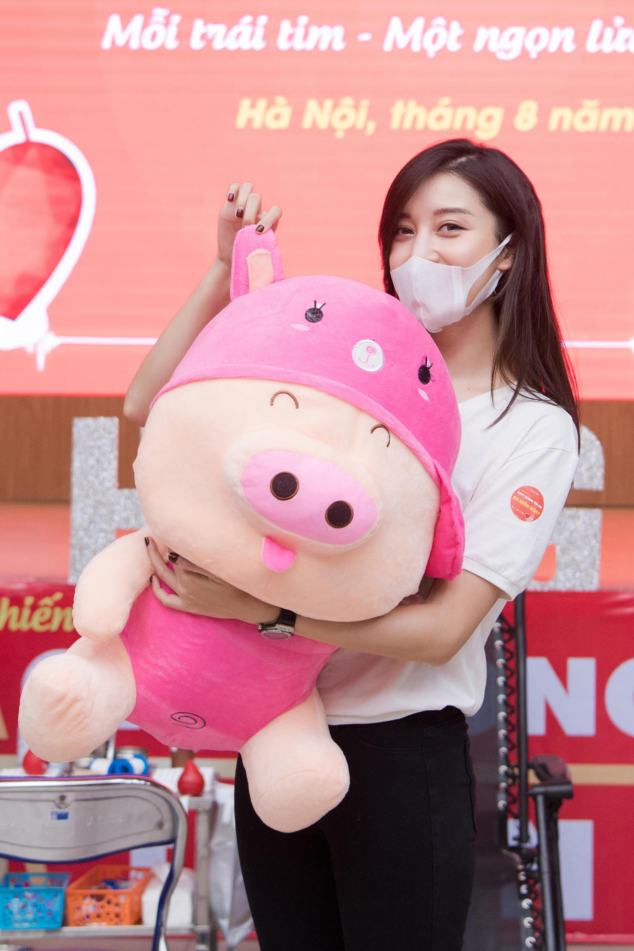 Á hậu Huyền My kêu gọi hiến máu nhân đạo mùa dịch COVID-19