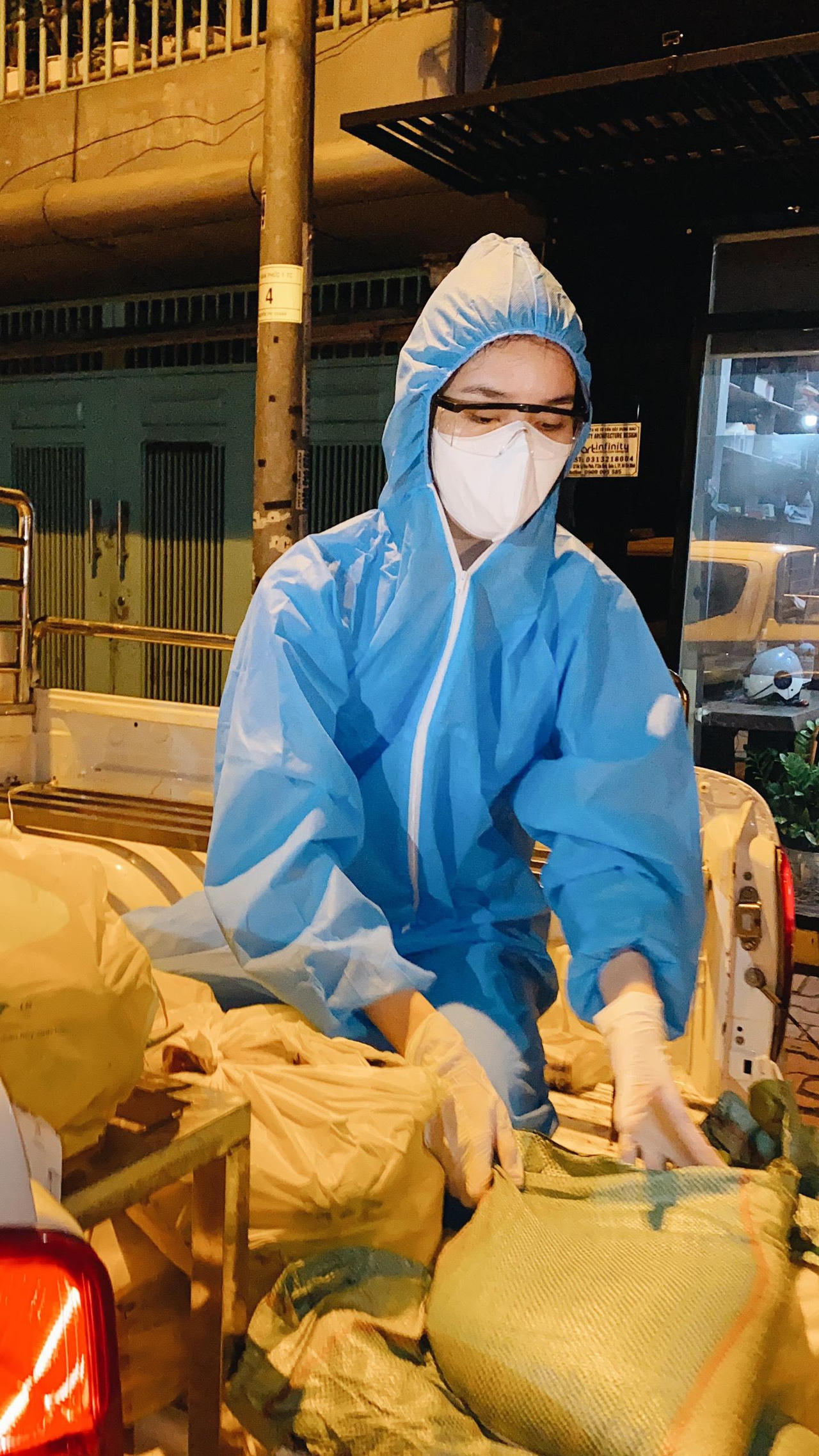 MC Quyền Linh, Á hậu Phương Anh chung tay góp gạo tặng người nghèo