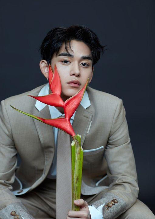 Nam thần tượng Hàn Quốc xin lỗi sau bê bối 'bắt cá nhiều tay'