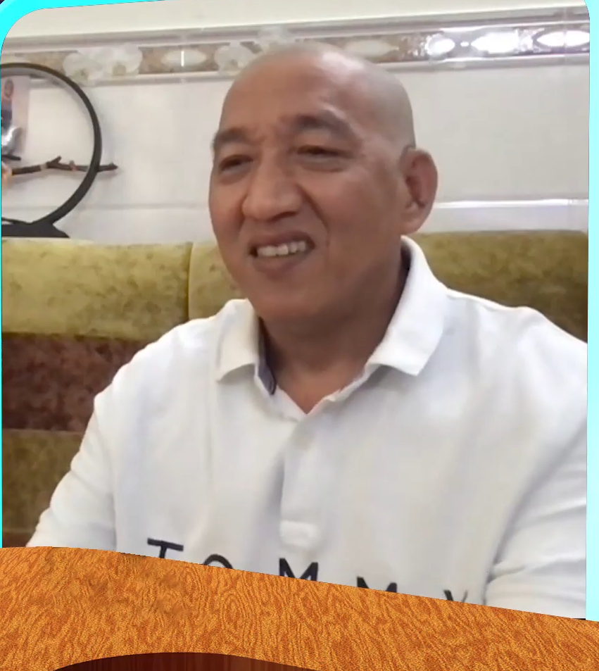 Chân dung người đàn ông bỏ hàng trăm triệu lập 'biệt đội' khử khuẩn, mua bình oxy đi cứu trợ