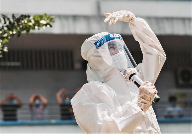 MC Quỳnh Hoa lặng người khi con gái viết: 'Thèm tiếng người trong nhà'