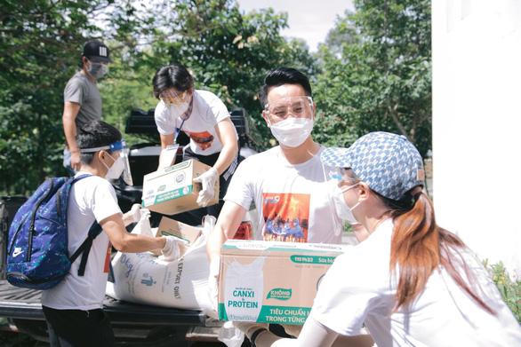 Nguyễn Phi Hùng xúc động kể hành trình hát tại các bệnh viện dã chiến