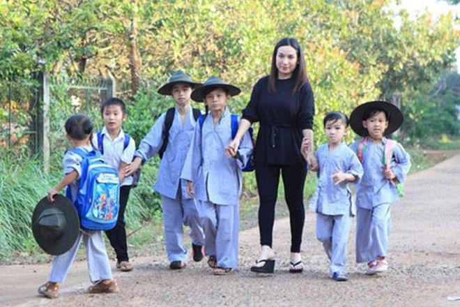 Tỷ phú Hoàng Kiều nhận "lo từ A - Z" cho 23 con nuôi của cố ca sĩ Phi Nhung