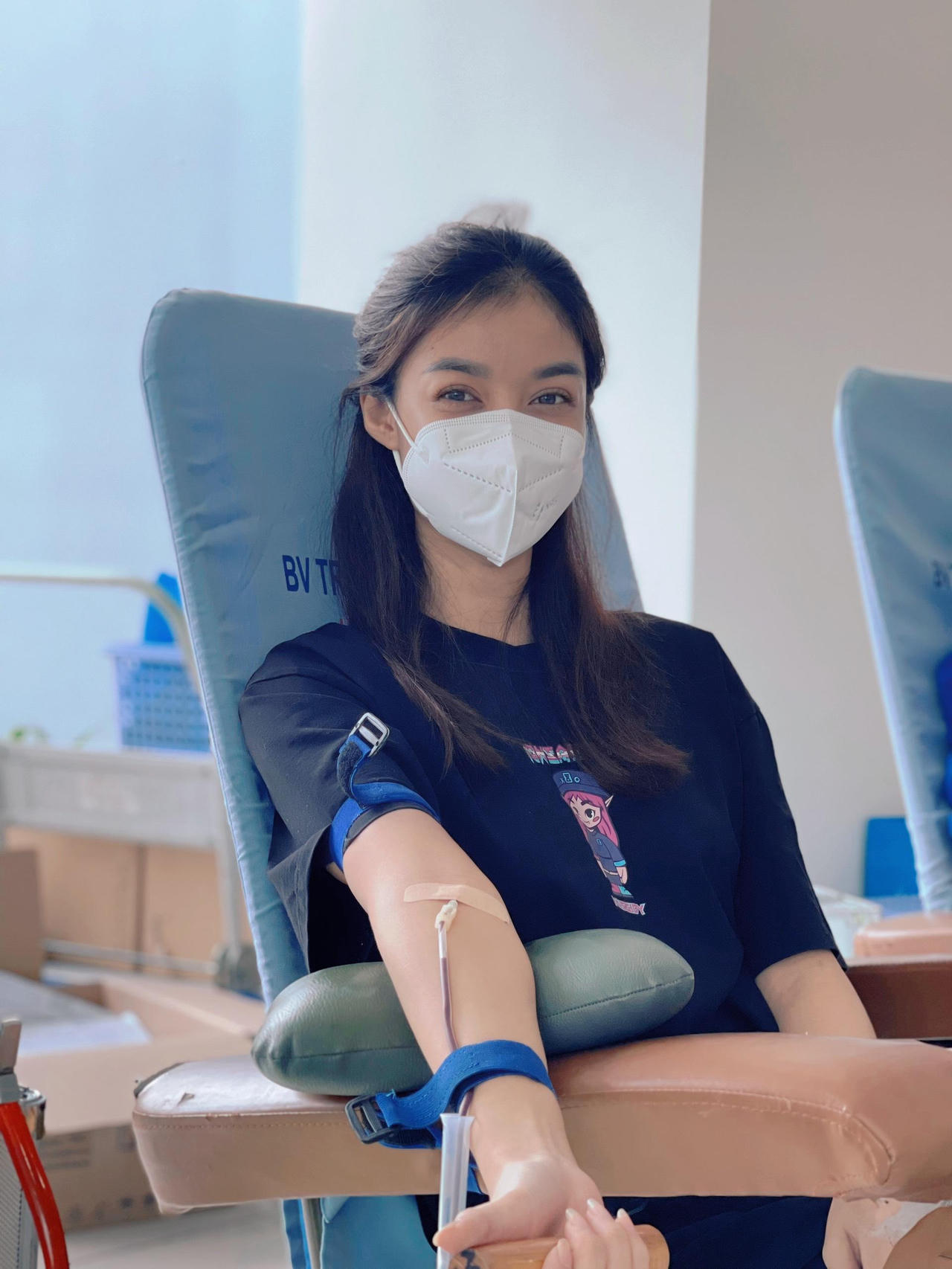 Tiểu Vy, Phương Anh năng nổ hưởng ứng 'ATM hiến máu cứu người'