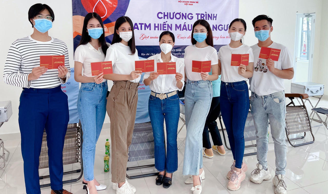 Tiểu Vy, Phương Anh năng nổ hưởng ứng 'ATM hiến máu cứu người'