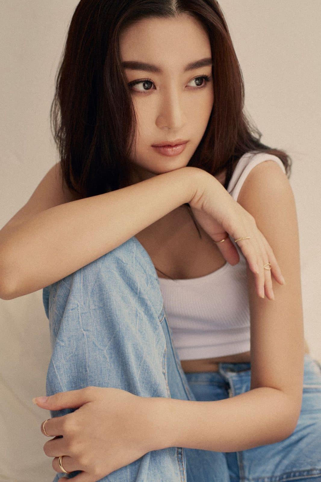 Hoa hậu Đỗ Mỹ Linh rạng rỡ đón tuổi 25 