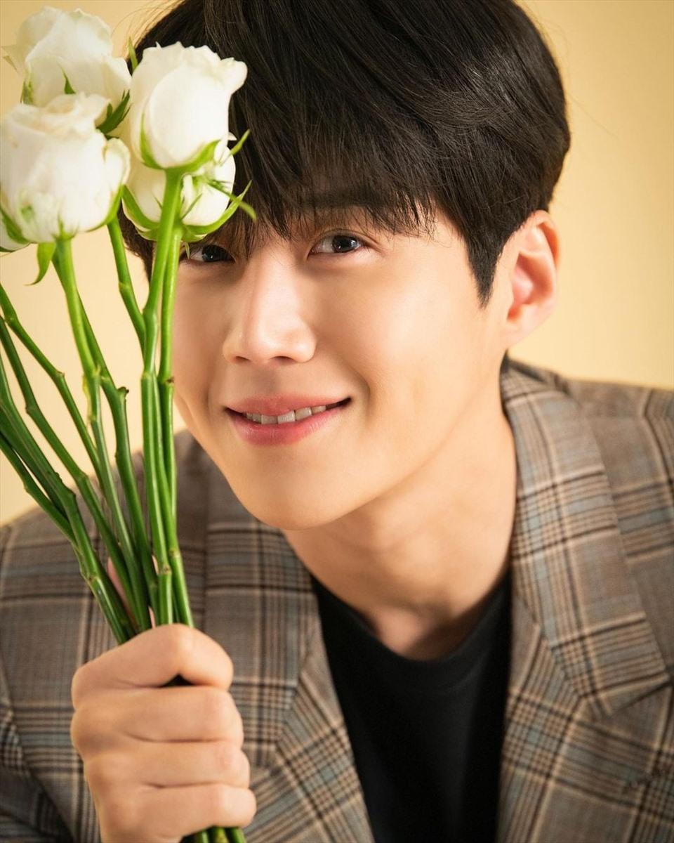 Kim Seon Ho của 'Hometown Cha-Cha-Cha' vướng ồn ào ép bạn gái phá thai