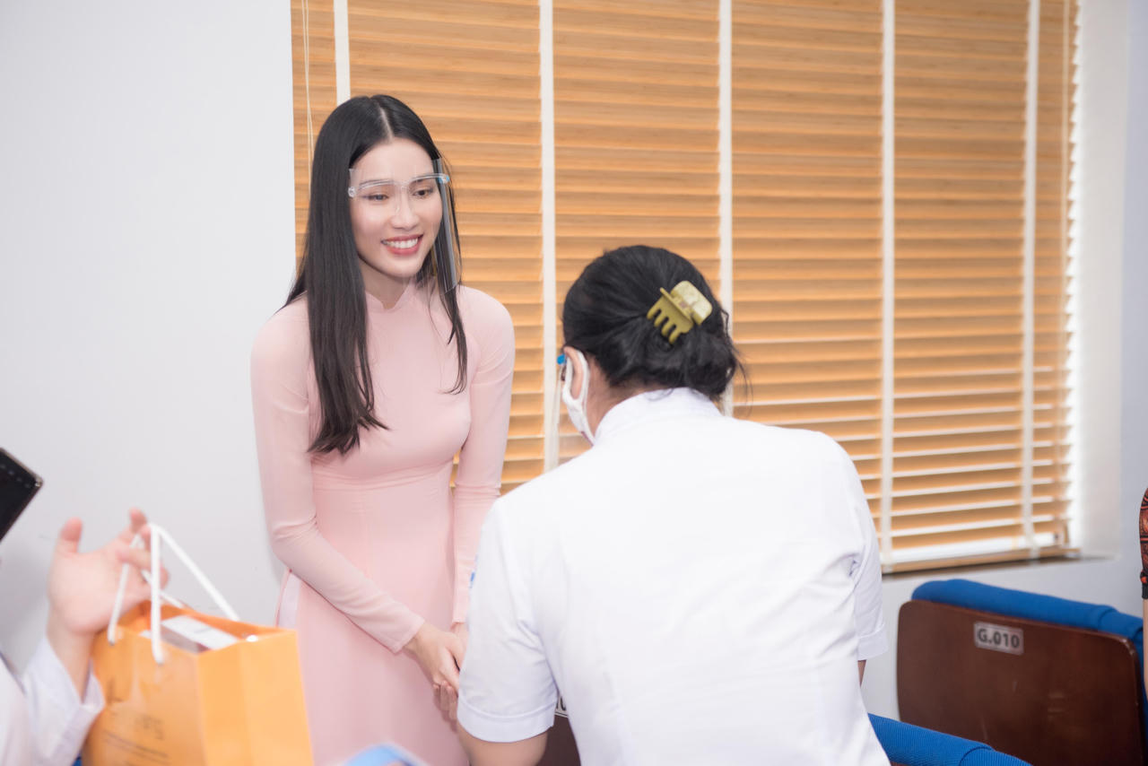 Ngày 20/10 đặc biệt của Hoa hậu Đỗ Thị Hà