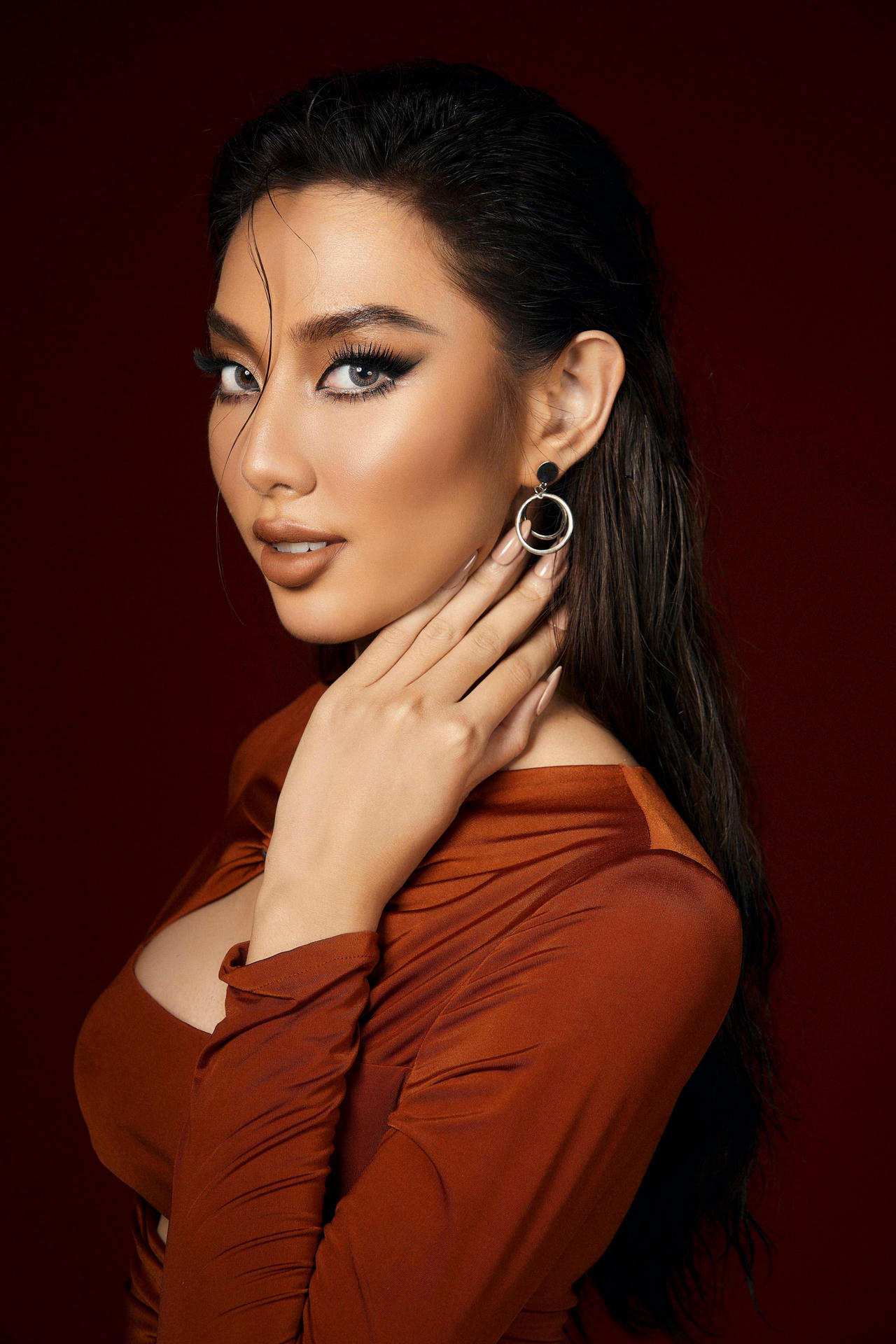 Miss Grand Vietnam Thùy Tiên tung bộ ảnh "lột xác" 180 độ