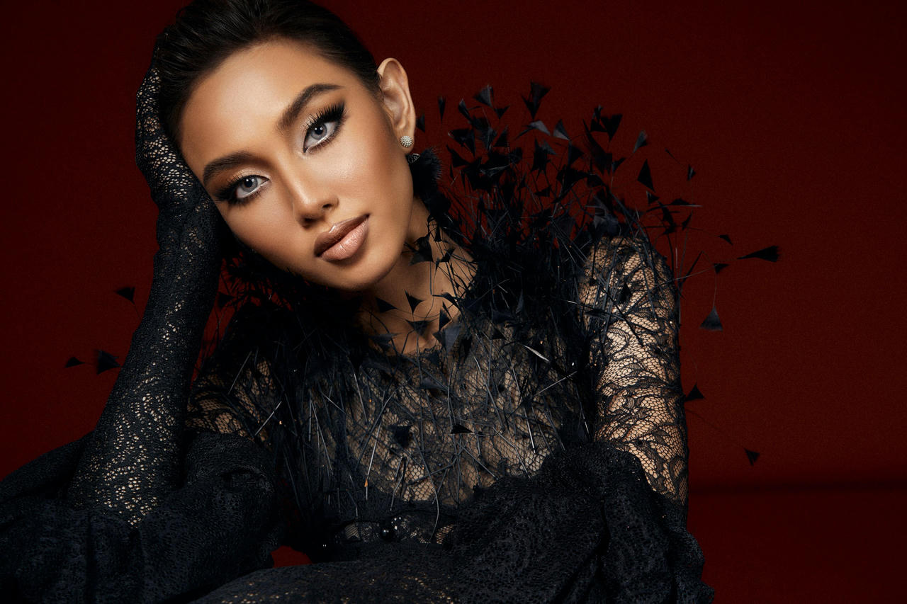 Miss Grand Vietnam Thùy Tiên tung bộ ảnh "lột xác" 180 độ