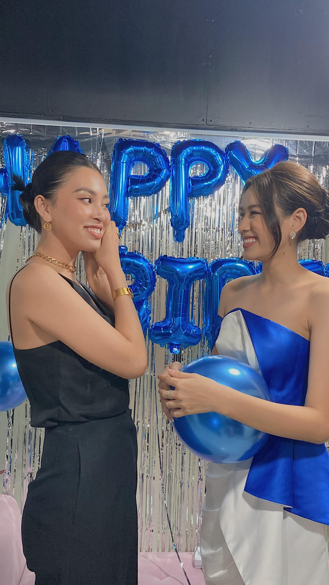 Đỗ Thị Hà đón sinh nhật muộn bên Tiểu Vy, Phương Anh