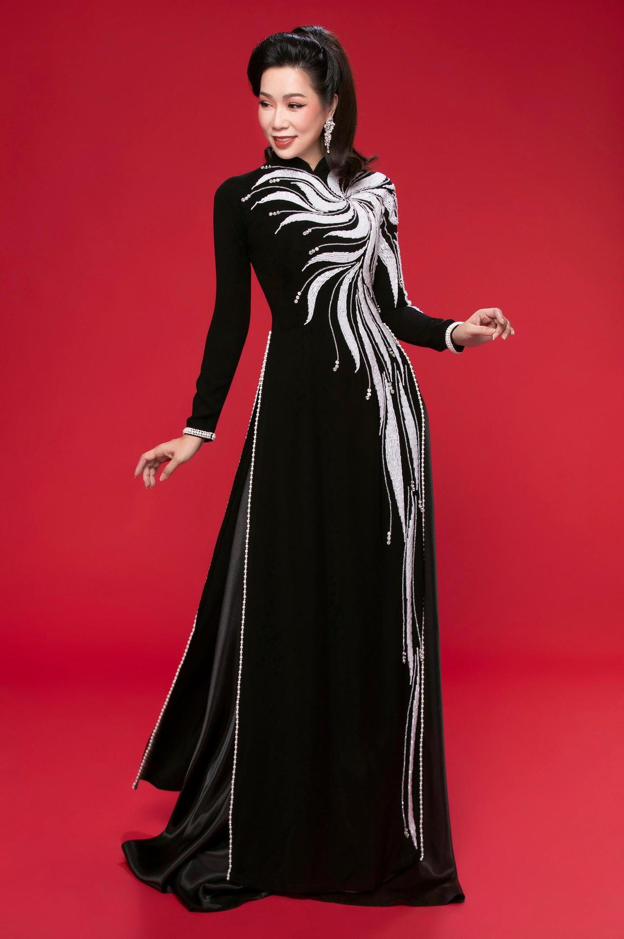 Trịnh Kim Chi: “Tôi biết chồng và con chịu nhiều thiệt thòi khi mình là người nổi tiếng"