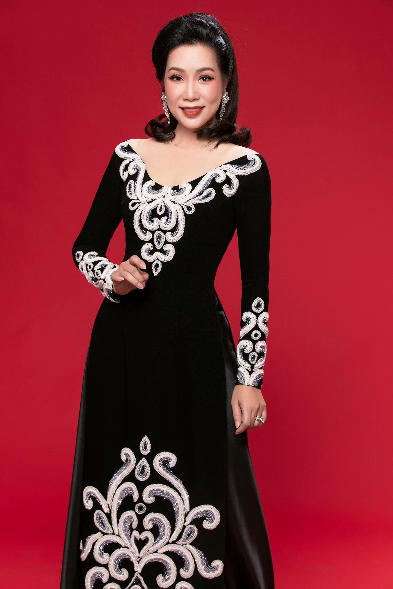 Trịnh Kim Chi: “Tôi biết chồng và con chịu nhiều thiệt thòi khi mình là người nổi tiếng"