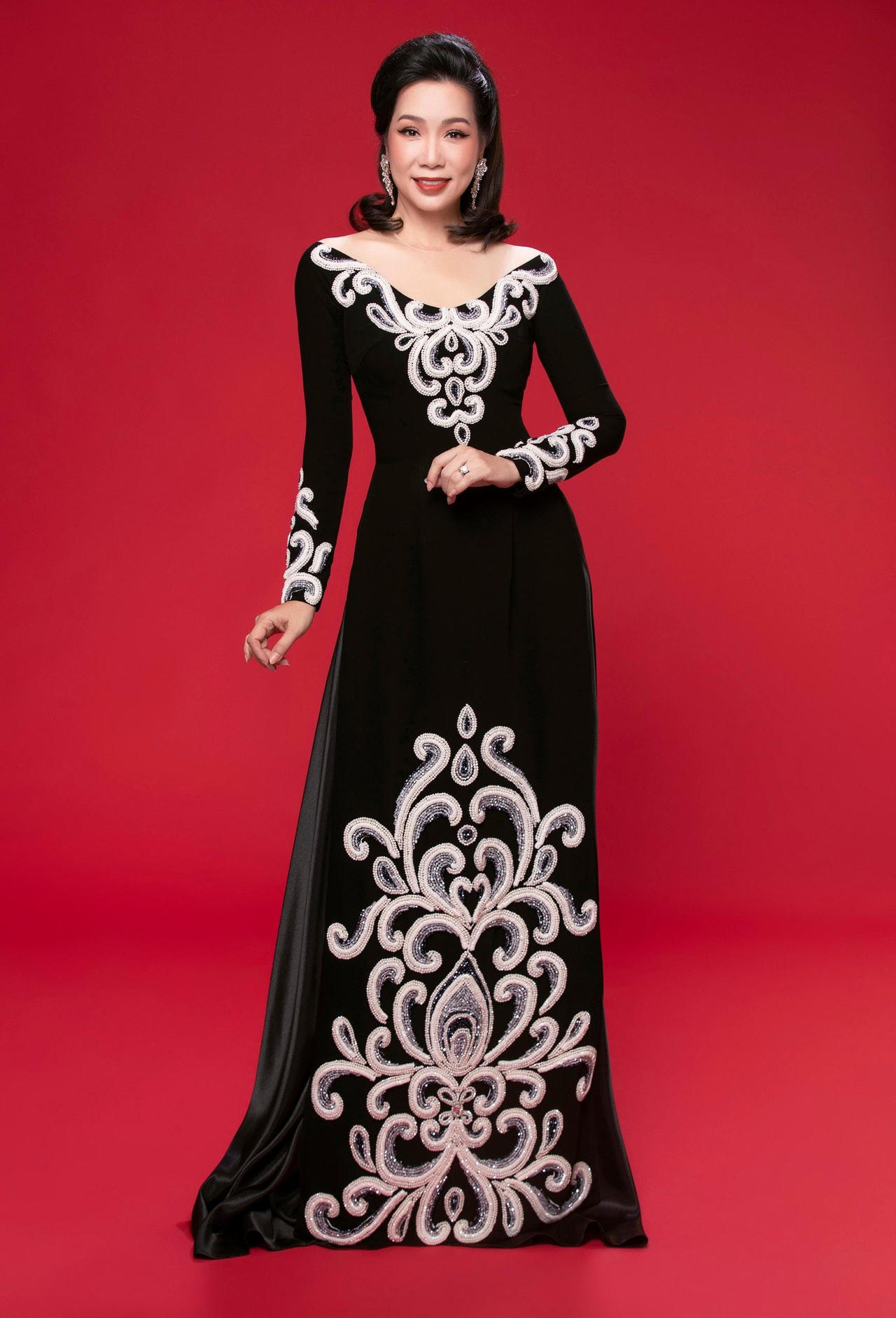 Trịnh Kim Chi: “Tôi biết chồng và con chịu nhiều thiệt thòi khi mình là người nổi tiếng"