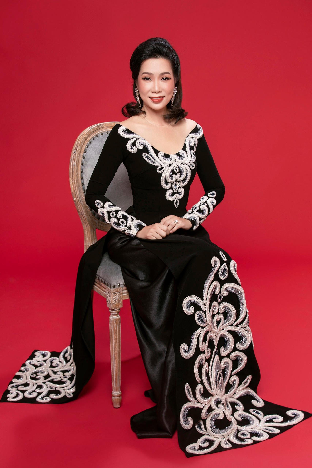 Trịnh Kim Chi: “Tôi biết chồng và con chịu nhiều thiệt thòi khi mình là người nổi tiếng"