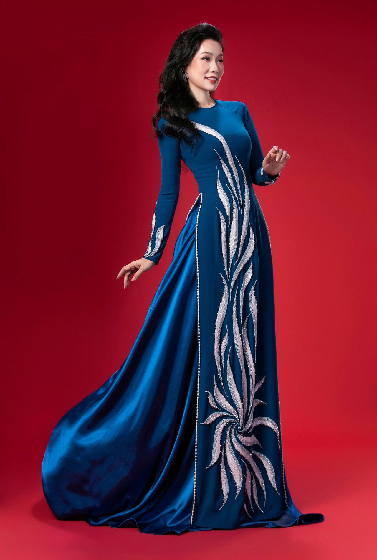 Trịnh Kim Chi: “Tôi biết chồng và con chịu nhiều thiệt thòi khi mình là người nổi tiếng"