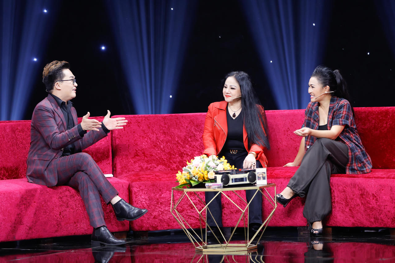 "Nữ hoàng nhạc rock" Ngọc Ánh bật khóc khi được "sống lại thanh xuân"